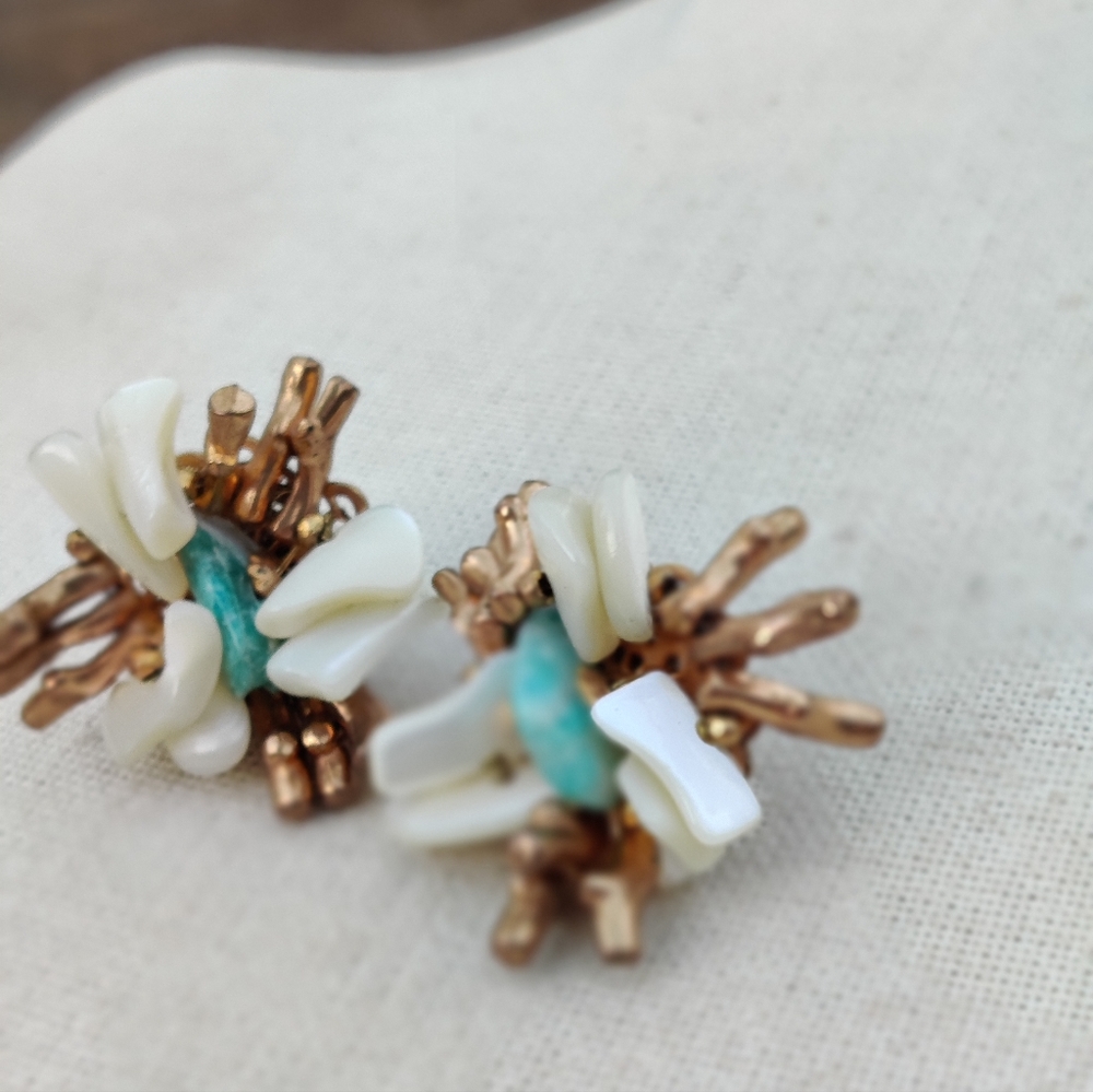 Vintage Miriam Haskell mother of pearl and amazonite coral branch earrings - Picture 12 of 13